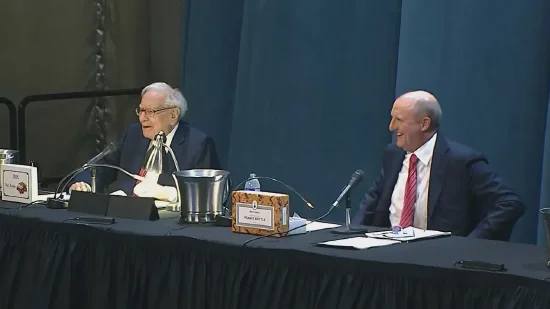 在线股票配资分红 巴菲特：配置现金的机会很可能在未来五年内出现